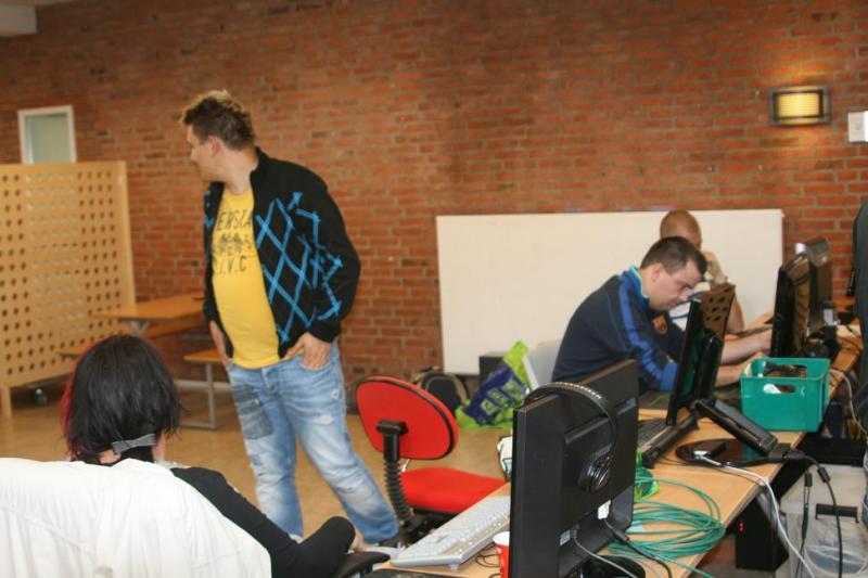 lan2011vest003.jpg