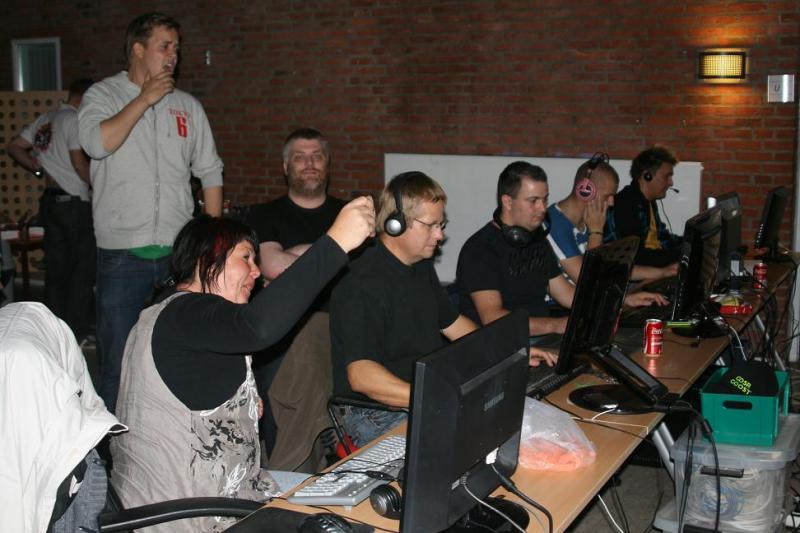 lan2011vest014.jpg