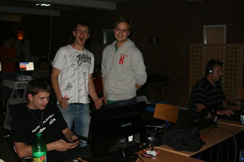 lan2011vest020.jpg